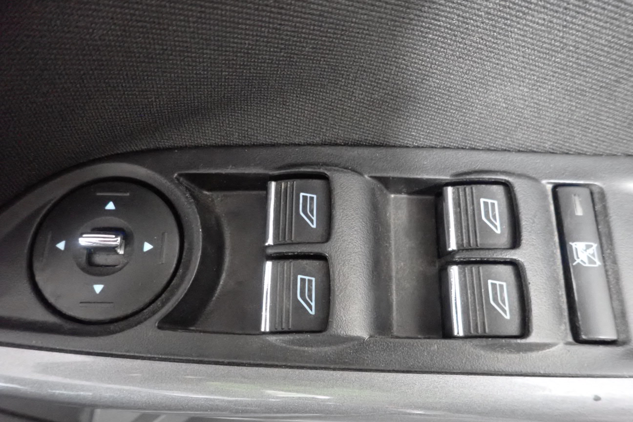 2011 Toyota HiAce KDH223R Turbo Diesel Automatic 