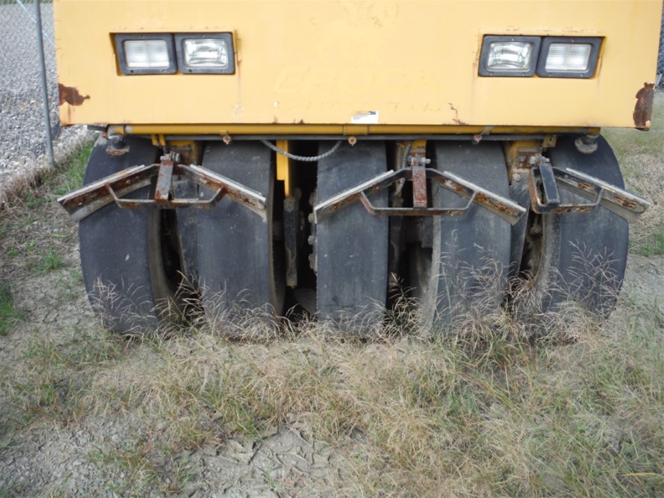 BULOVA Jewelry Men's Classic Beaded Bracelet with Cylinder Clasp, Medium, M