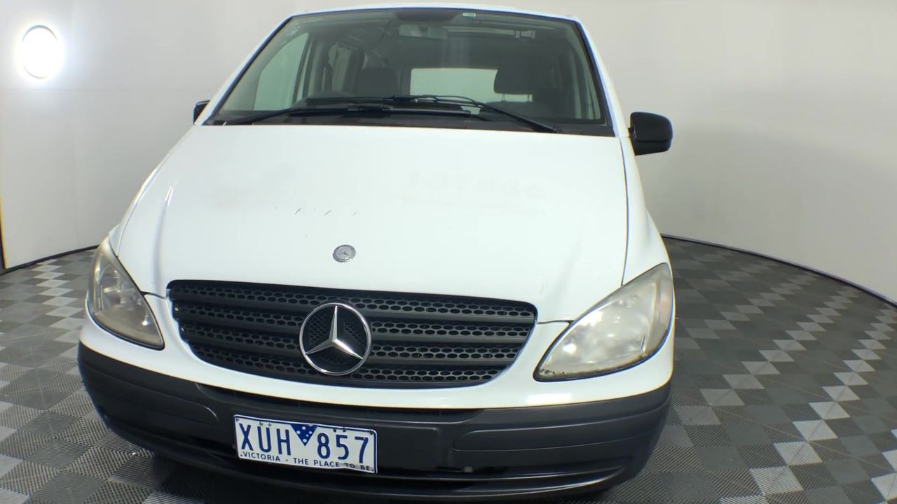 Wolf Blass Red Label Chardonnay (6x 750mL).