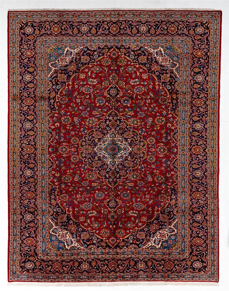 Designer Floral Necklace in Gold