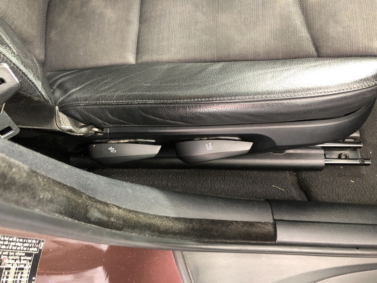 1.037ct One Stone NATURAL Dia. Round D/VS2 With Auscert Cert.