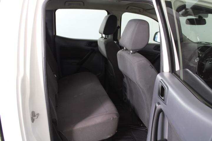 9K YELLOW GOLD 0.25ct F VS GRADUATED LAB DIAMOND RING