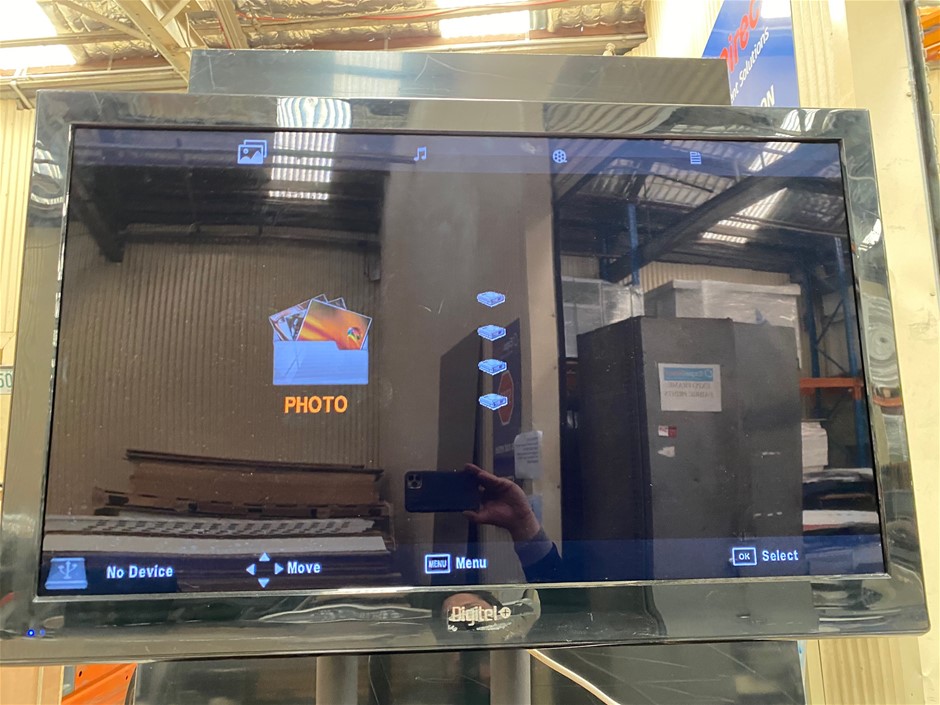 SUNBEAM EC1300 Poach and Boil Egg Cooker, Colour White. NB: Minor Use, dama