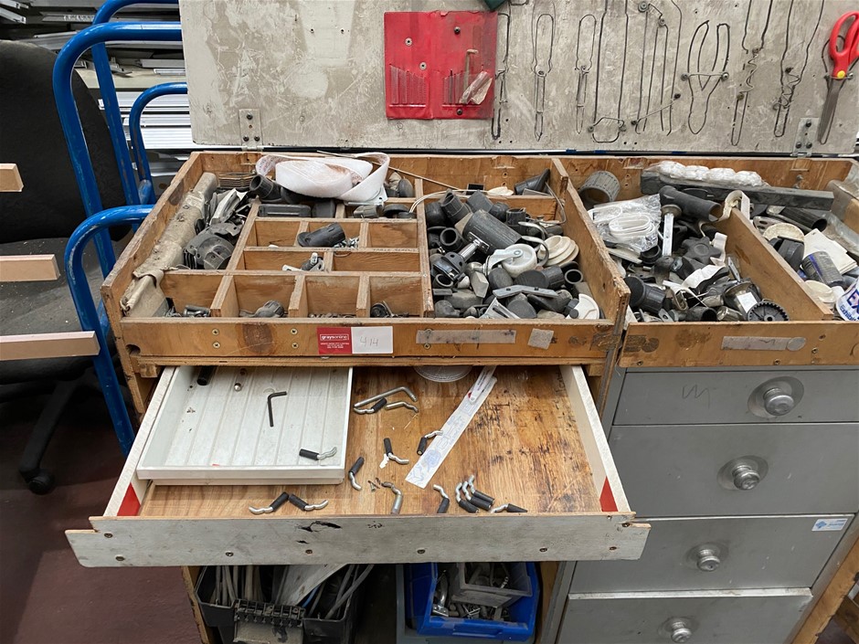 9K WHITE GOLD 0.10ct F VS LAB DIAMOND MARQ OFFSET RING