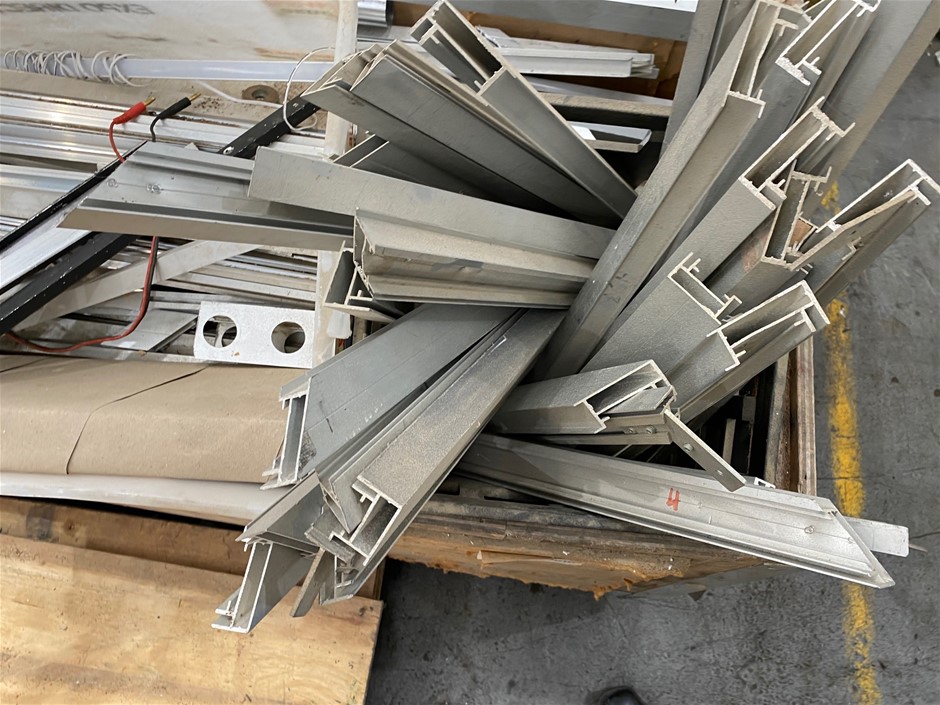 9K YELLOW GOLD 0.25ct F VS LAB DIAMOND CLAW SET BAND