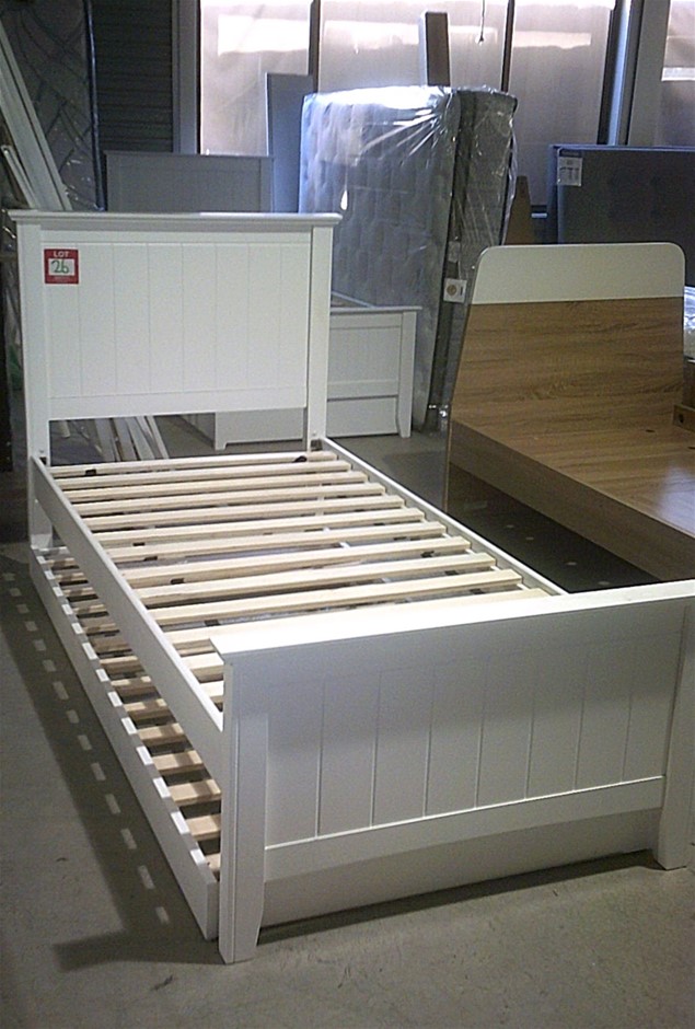 9K WHITE GOLD 0.50ct F VS LAB DIAMOND CLAW SET BAND