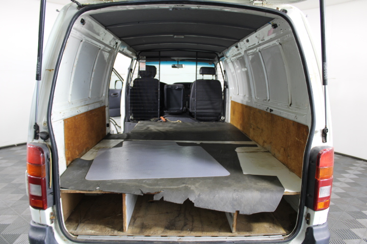 Stunning Rhodium Plated Champagne Crown Heart Ring - US Size 9