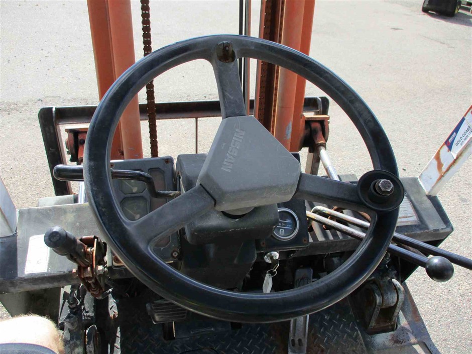 Replica Royal Ring - 16 Simulated Diamonds - US Size 7