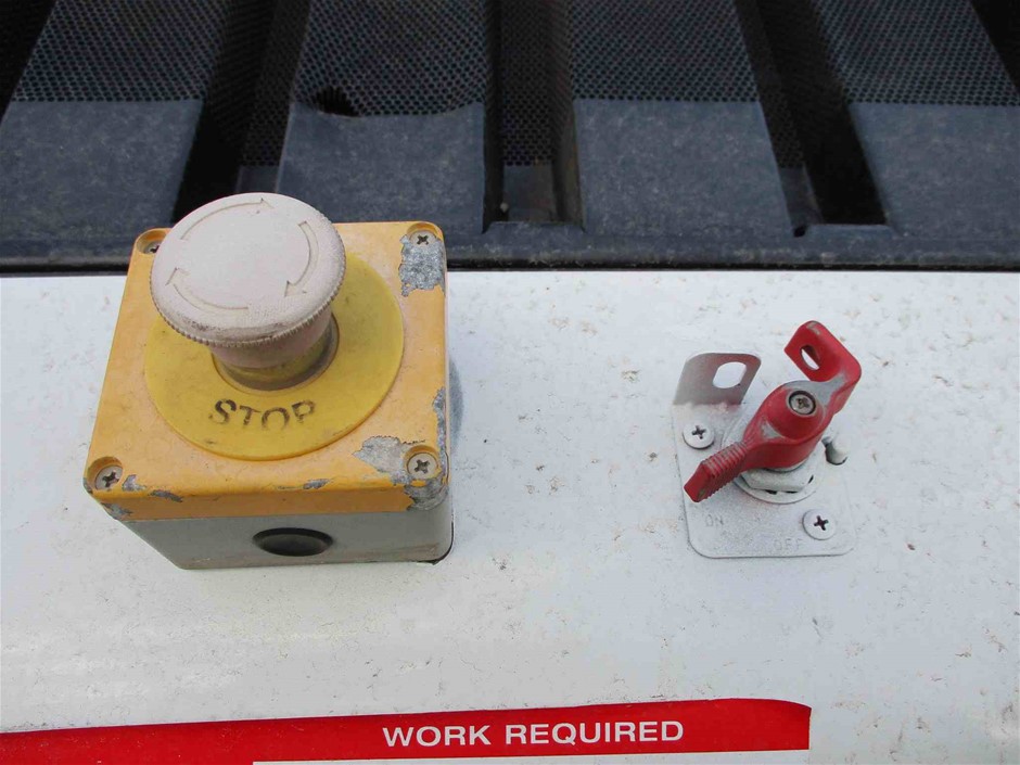 Apple IPhone 16 Pro Max 1TB - Natural Titanium. S/N: DQ6792N6X7.
 