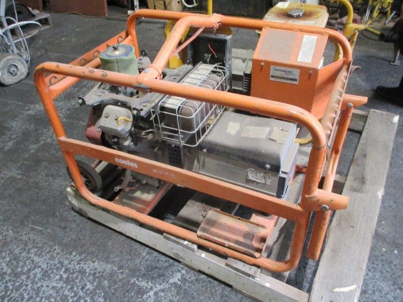 2010 BATHURST WINNER GOLD MEDALLION IN BOX LOWNDES HOLDEN VE COMMODORE