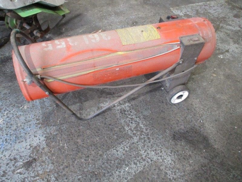 9K YELLOW GOLD 1.15ct F VS LAB DIAMOND RADIANT HALO RING