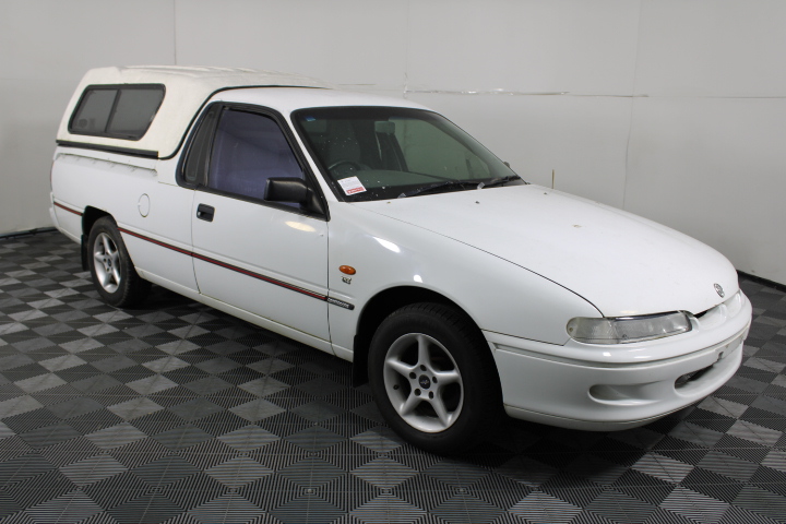 Bradman 5 Dollar Bi Metal Coin on Card of Issue 1996 Issued by RAM