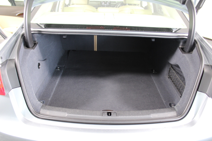 Bradman 5 Dollar Bi Metal Coin on Card of Issue 1996 Issued by RAM