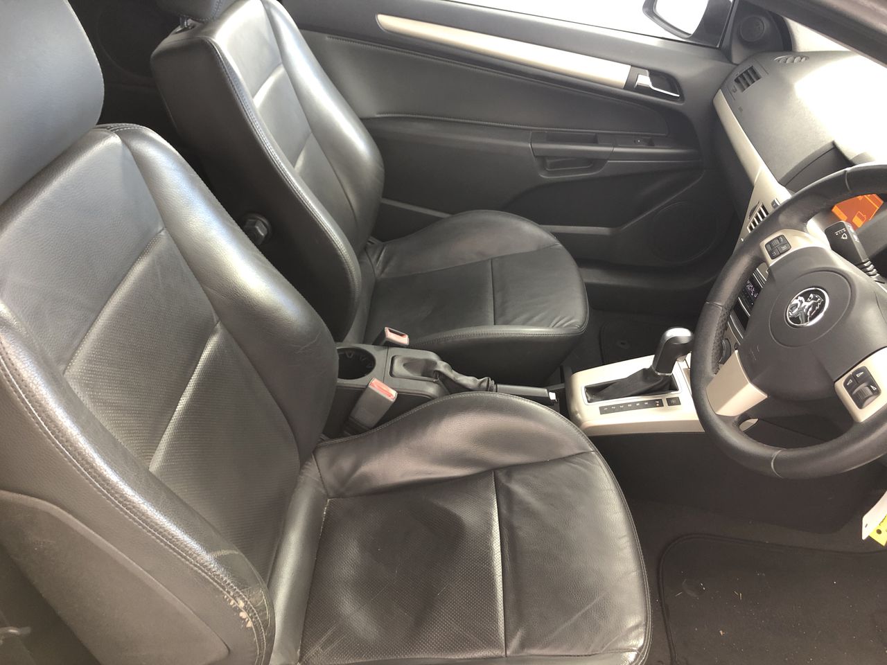 Vial full of Gold Leaf/Flake