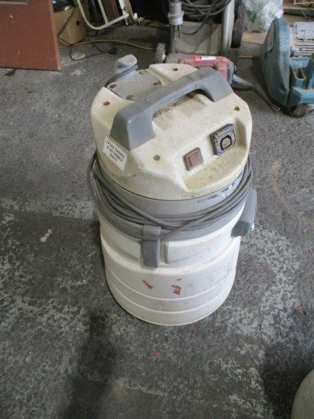 Premium Wood Fired Pizza Oven - Black and White & Black Brick