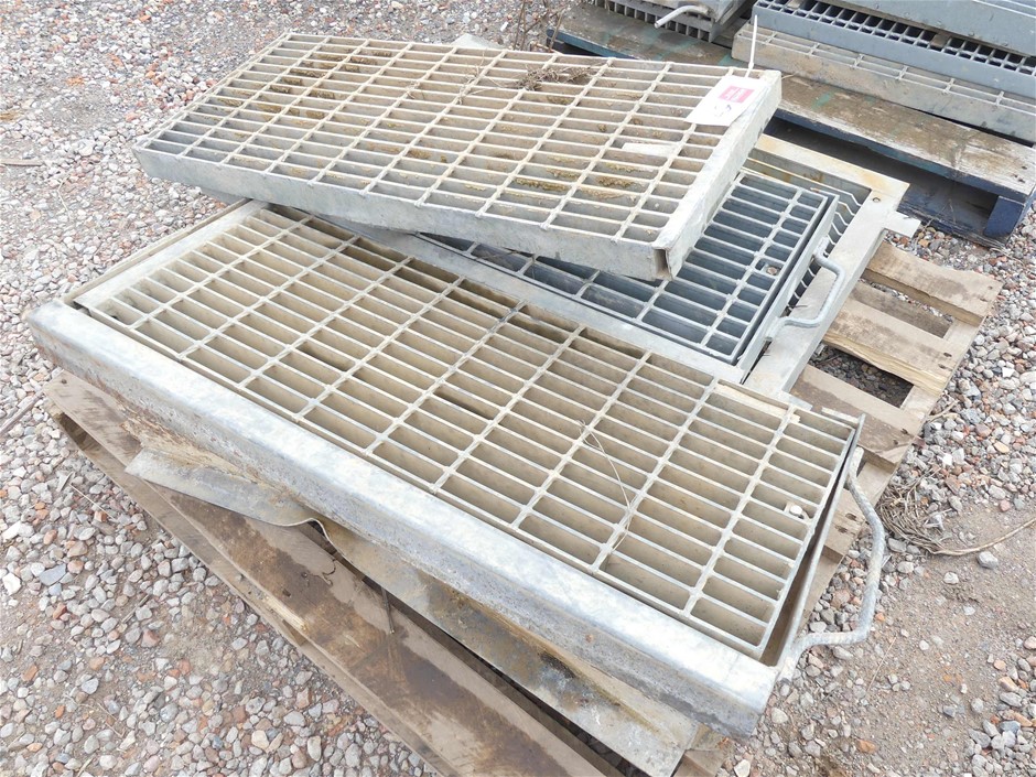 "NED KELLY" Set Of 3 x 1oz Ingots & Display Box Finished 999 Antique Silver