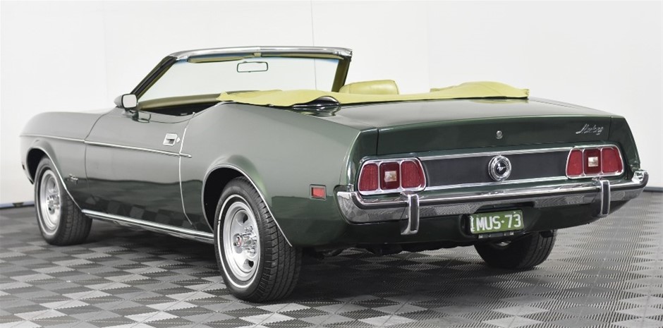 1.46 carats natural yellow sapphire certified from Madagascar