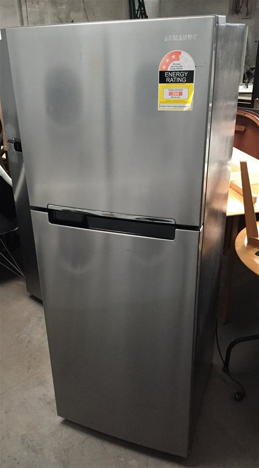 Circle of Friends Pink Moscato Slimline Cans NV (24x 250mL) Limestone Coast