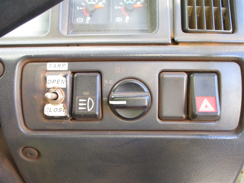 Wolf Blass Red Label Chardonnay Pinot Noir NV (6x 750mL).