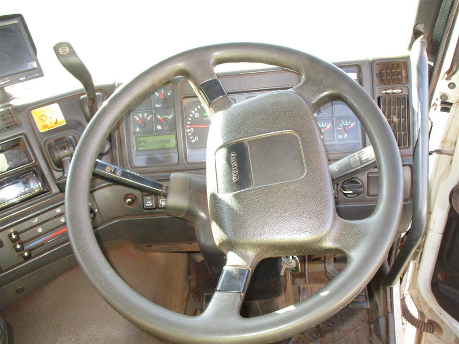 Wolf Blass Red Label Semillon Sauvignon Banc (6x 750mL)