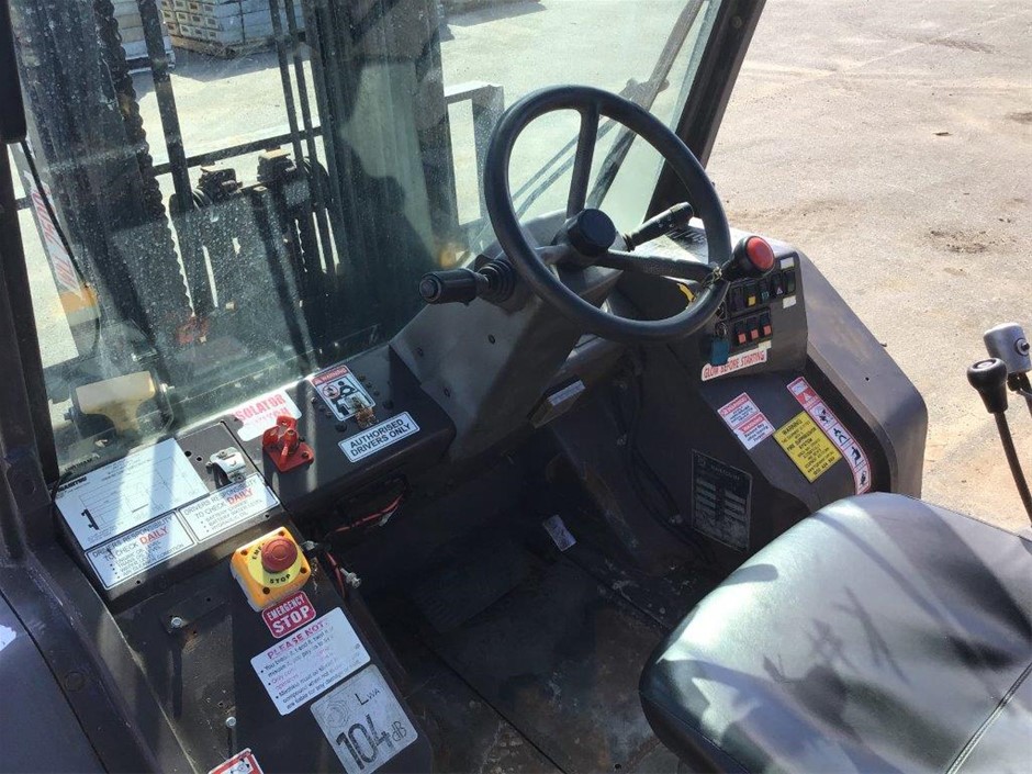 Stylish White Leather Cross Bracelet - DEMO (May contain imperfections)