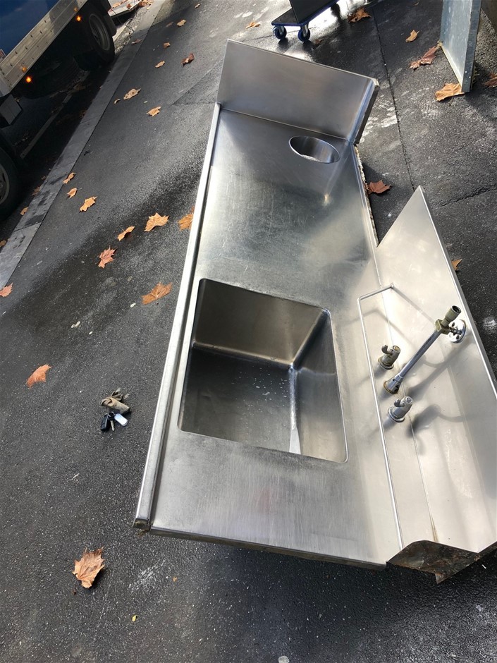 Bulk Pack of 5 Earrings in Gold