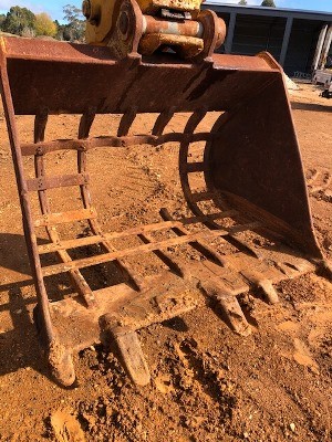 Bulk Pack of 5 Earrings in Gold