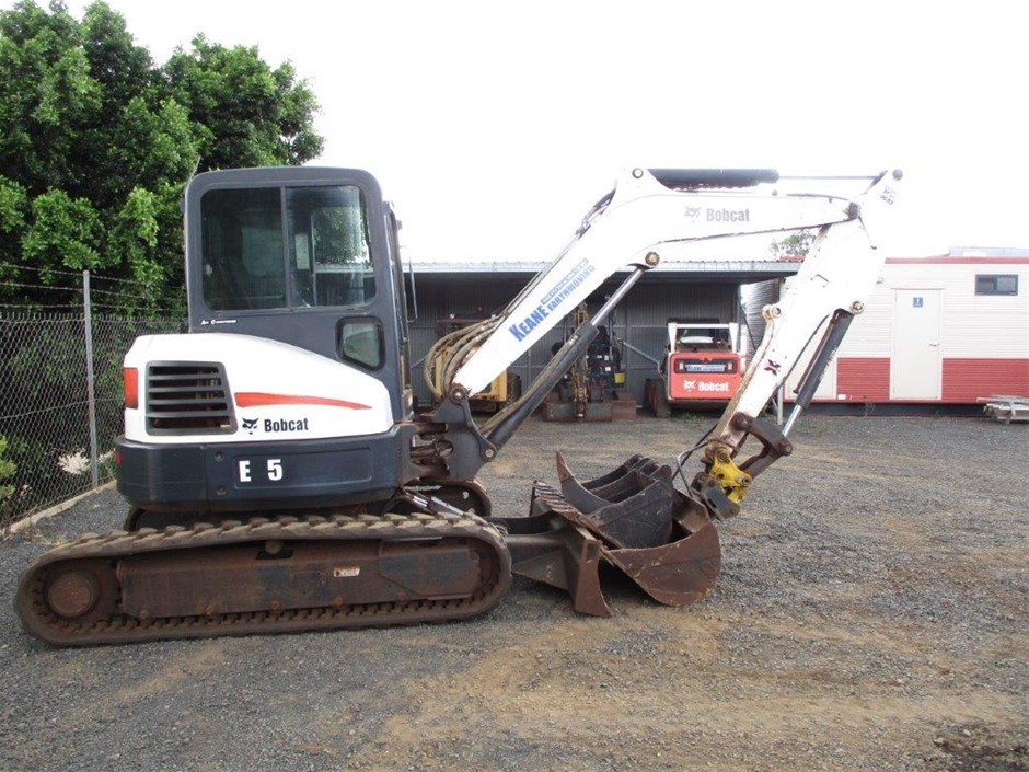 Stainless Steel 3 Tone Unisex Twist Bracelet (adjustable)