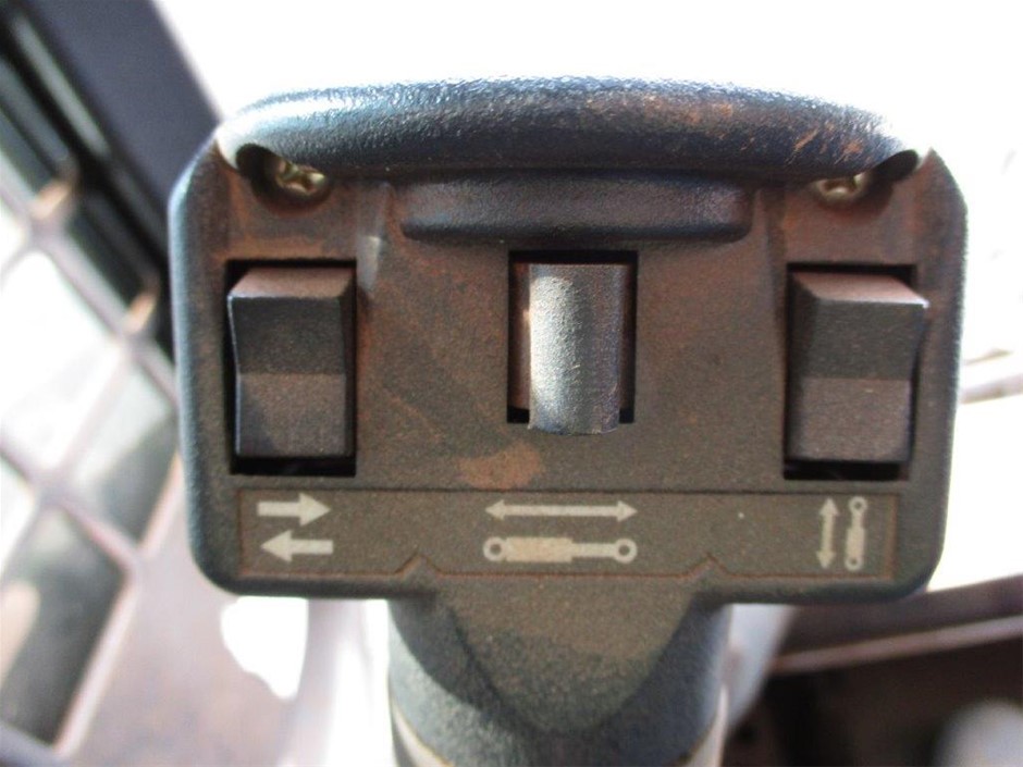 2 x 2XU Men's Long Sleeve Fibretech T-Shirt, Size 2XS, White/ Reflective.