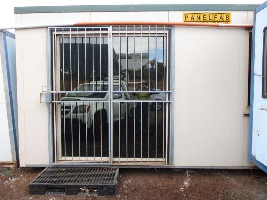 Quantity of 1 17.5-25 Earthmoving Tyre (Unused)