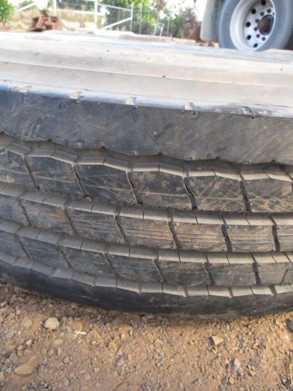 9K WHITE GOLD 2.00ct F VS LAB DIAMOND OVAL TRILOGY RING