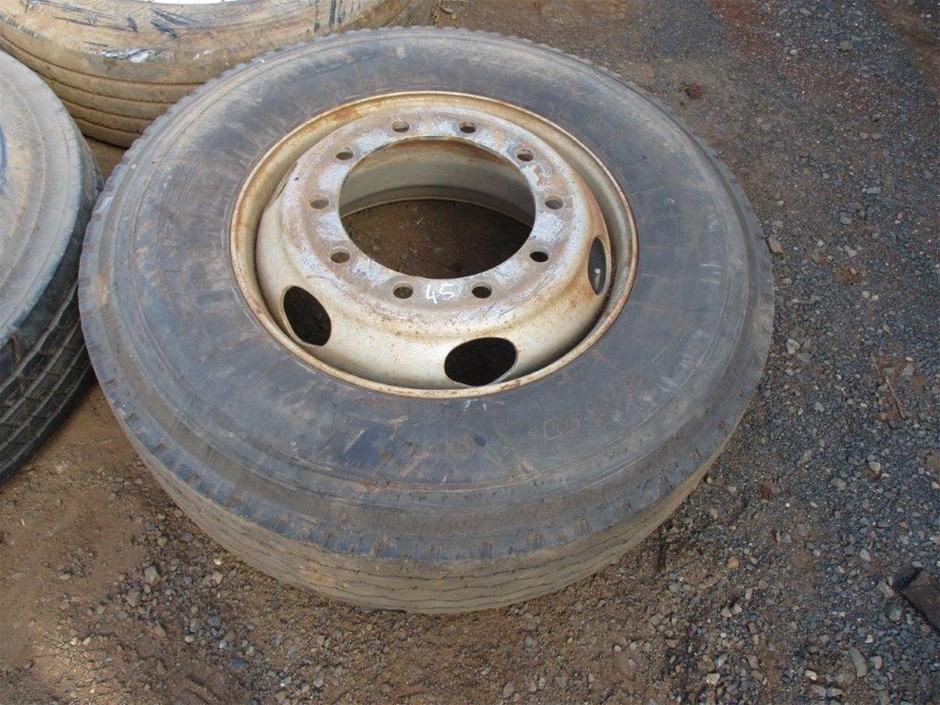 9K WHITE GOLD 2.00ct F VS LAB DIAMOND RADIANT TRILOGY RING