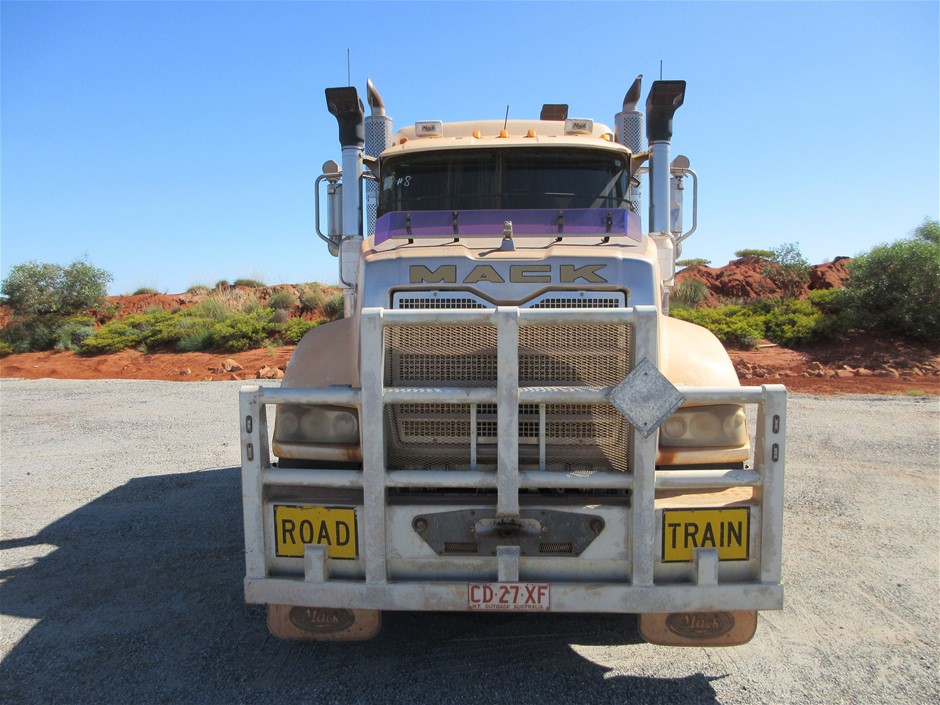 9K YELLOW GOLD 0.33ct F VS LAB DIAMOND MARQ DOUBLE RING