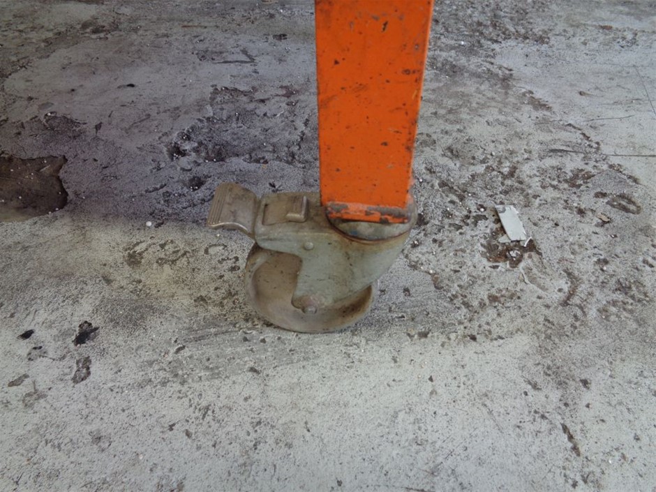 Initial Charm Letter  'V' Pendant Necklace