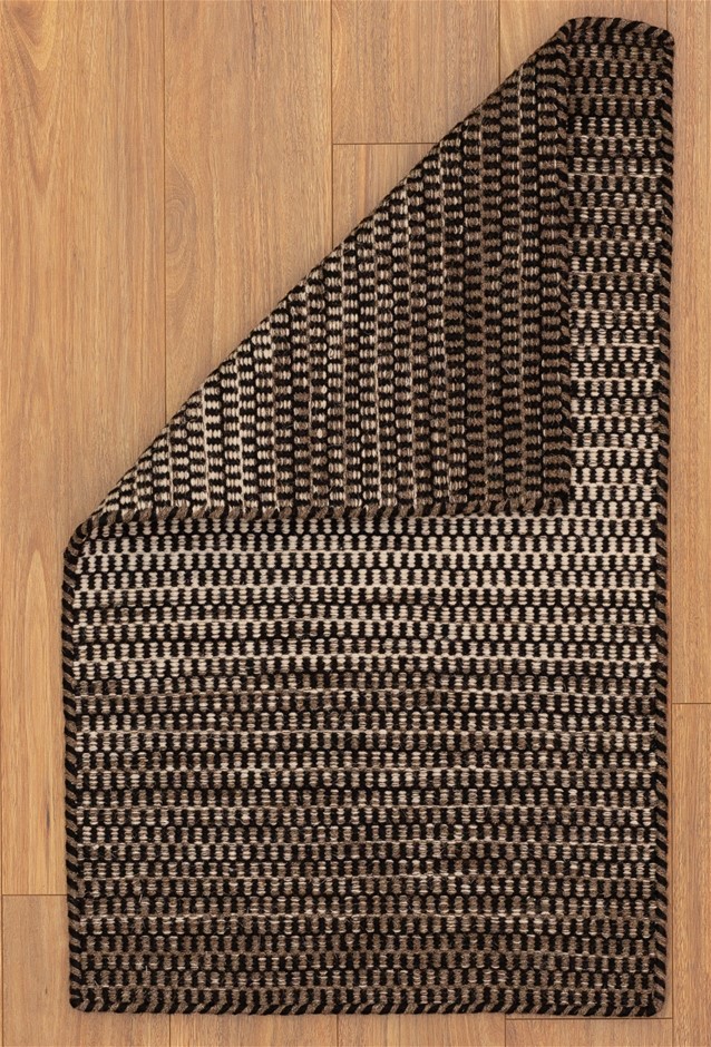 SIGNATURE Box of 640pc Flushable Wipes (10 x 64ct). NB: Damaged packaging.