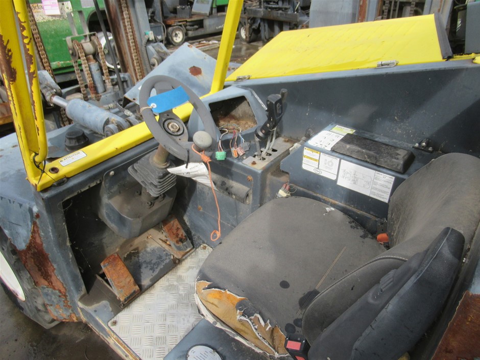 CASUAL LIVING Lap Desk w/ Removable Knit Cover. NB: Damaged packaging.