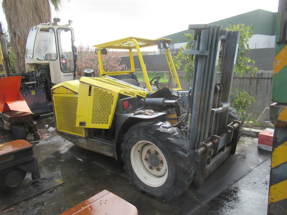 REMINGTON Rapid Ultimate Hair Cut Kit, Red and Black, HC4400AU. NB: Minor U