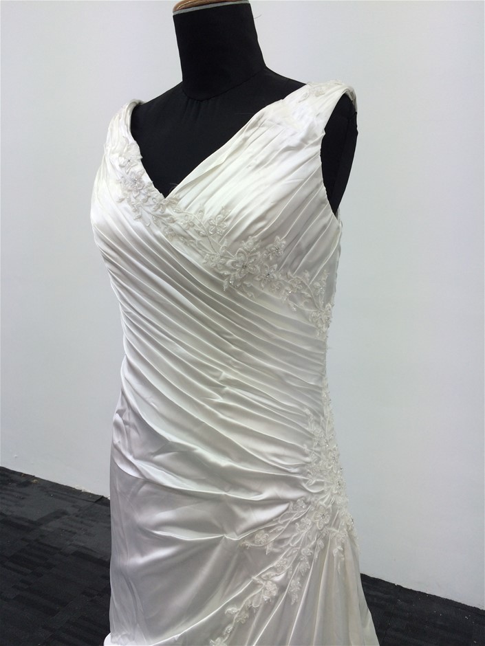 PHILIPS Lumea IPL Prestige Corded Hair Removal Device w/ Intense Pulsed Lig