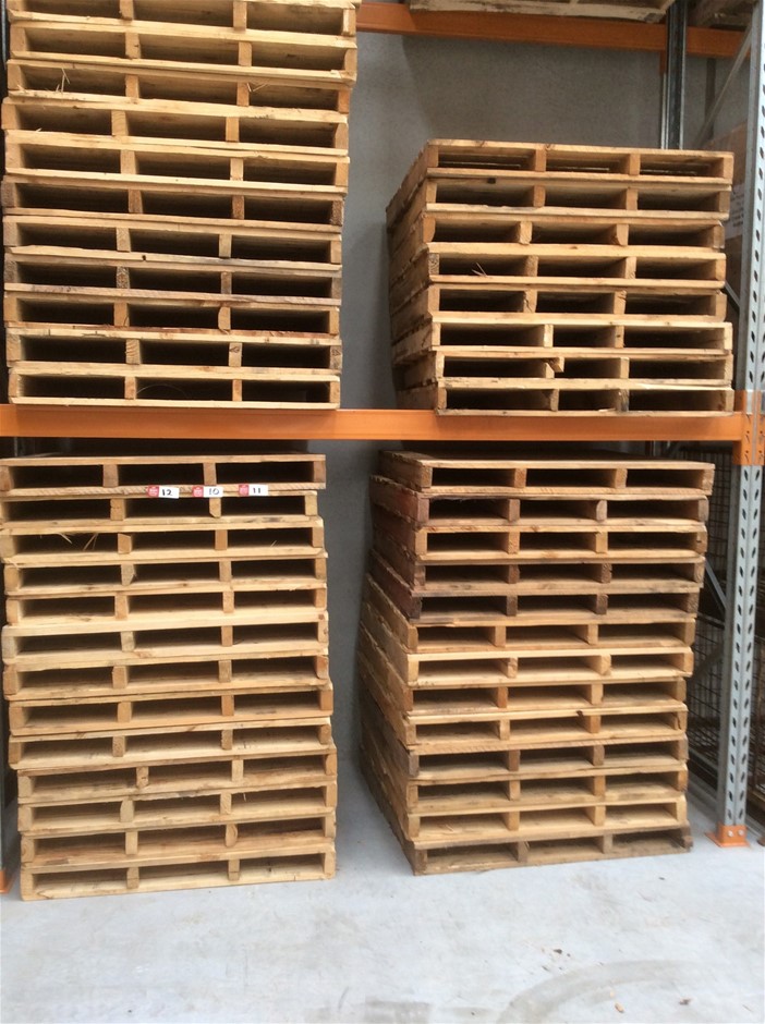 2023 $2 Matilda Light Green Coloured two dollar FIFA Soccer Coin Queen New