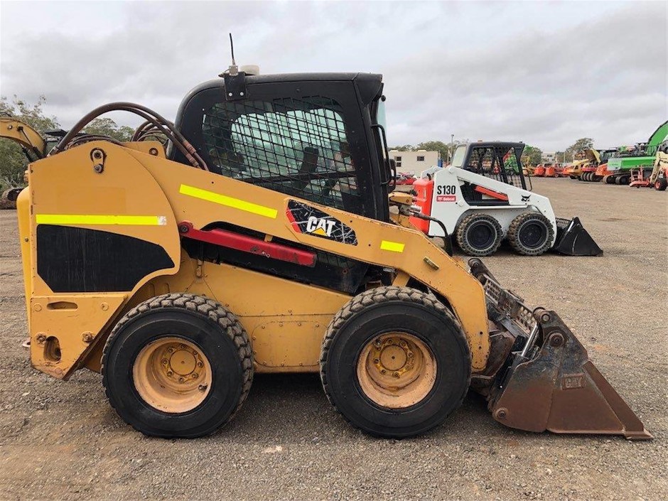 1.18ct Radiant Natural Emerald - Oval Cut