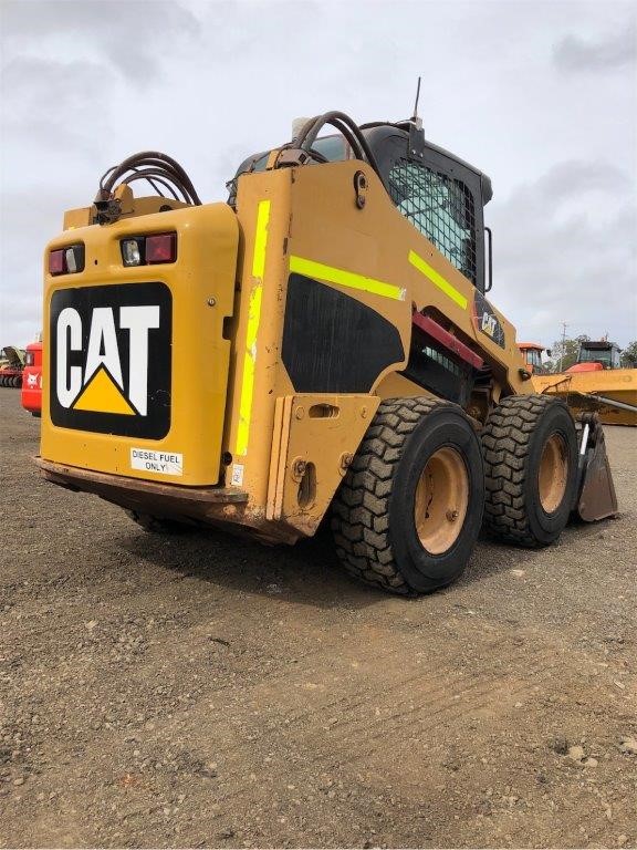 0.85ct Radiant Natural Emerald - Oval Cut