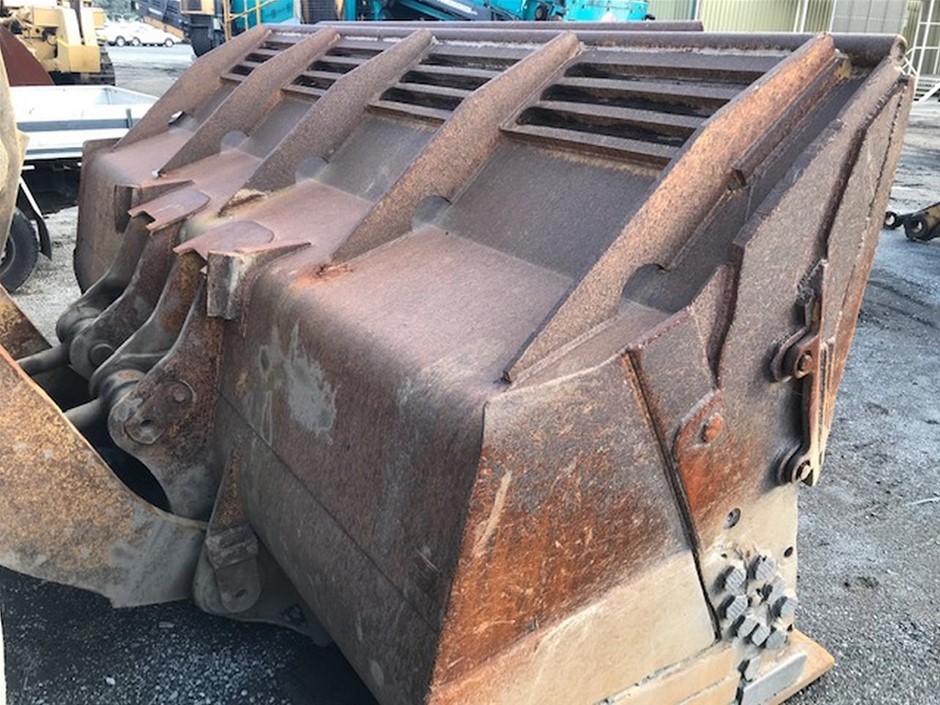 Hennessy VSOP Reserve Cognac Green Glass Barrel Decanter (1x 33.33FlOz)