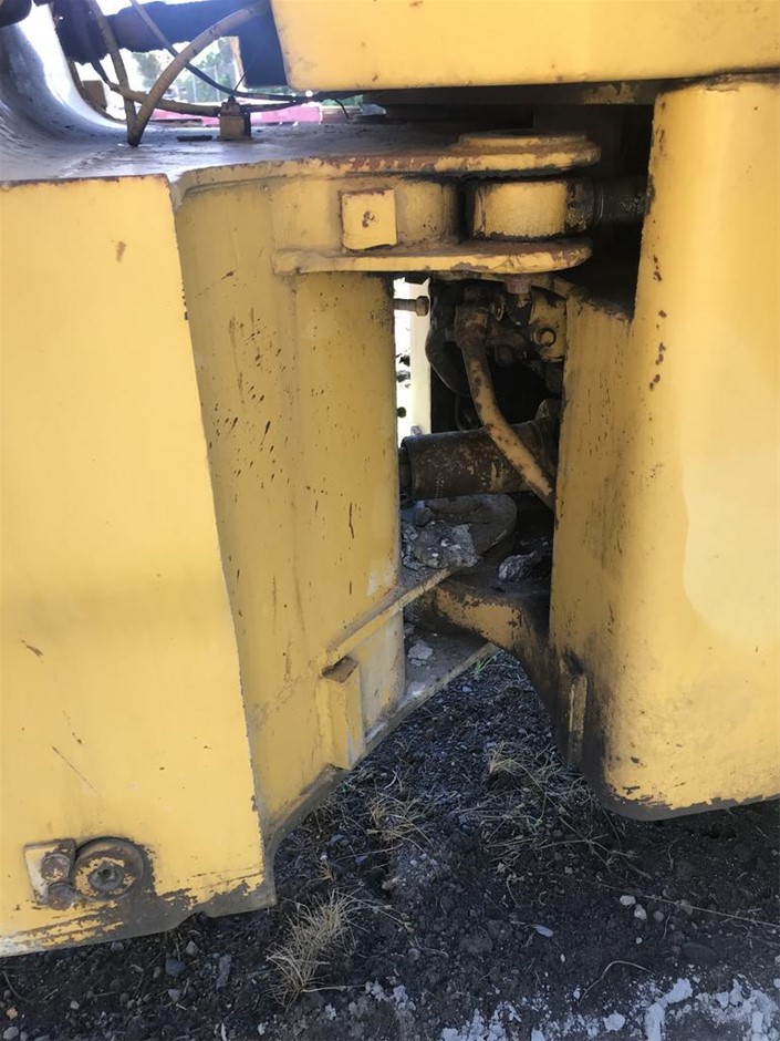 MAISTO Jeep Overlander Race Car RC, Blue. NB: minor use, no box