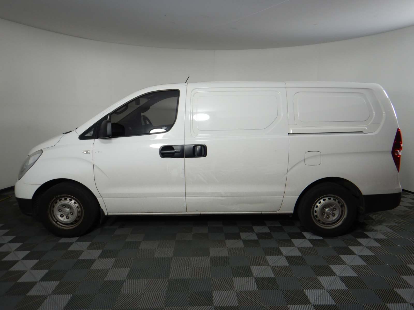 2 Carat round 2 white diamond each CVD Uncertified