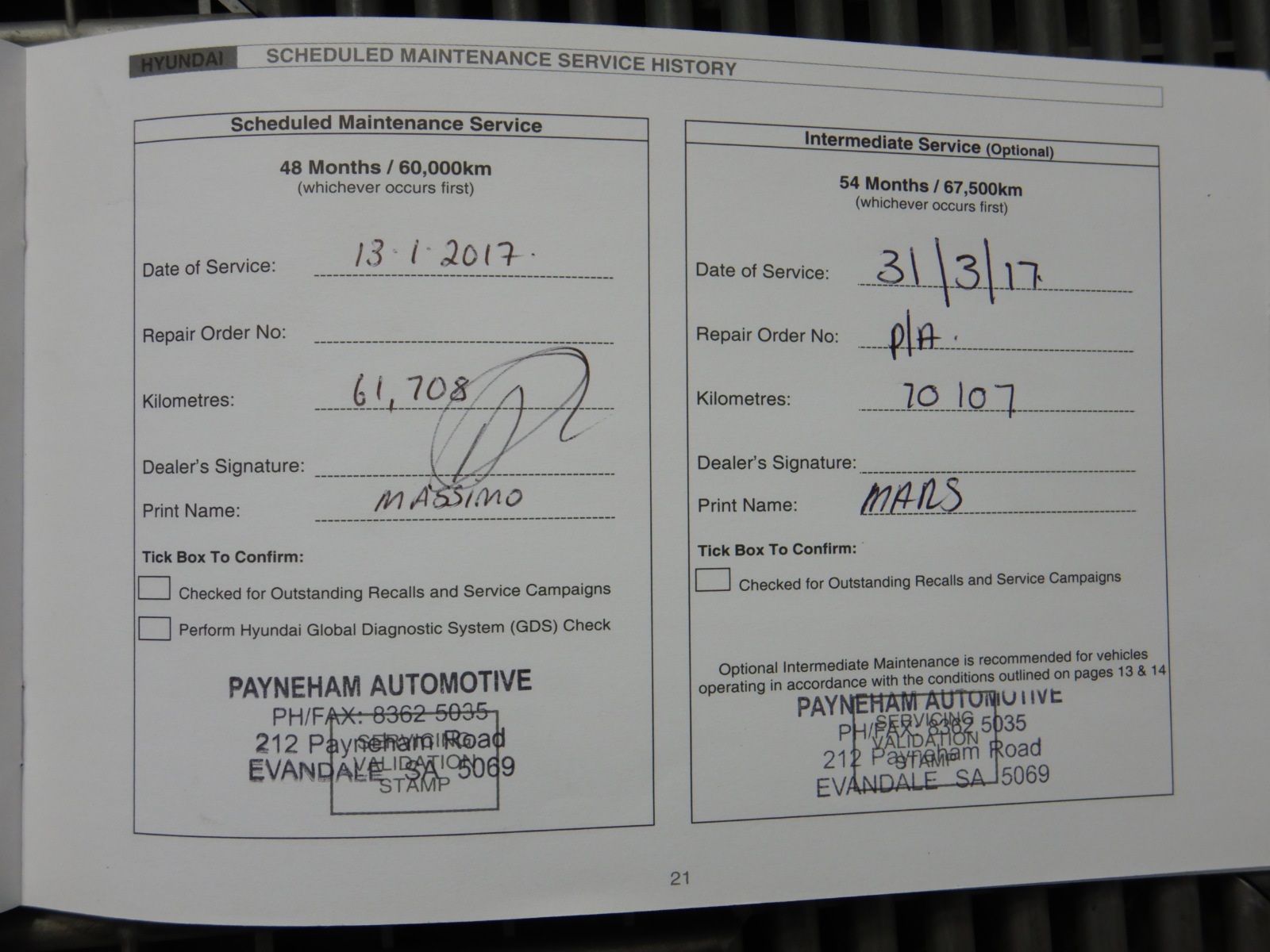 Vial full of Gold Leaf/Flake