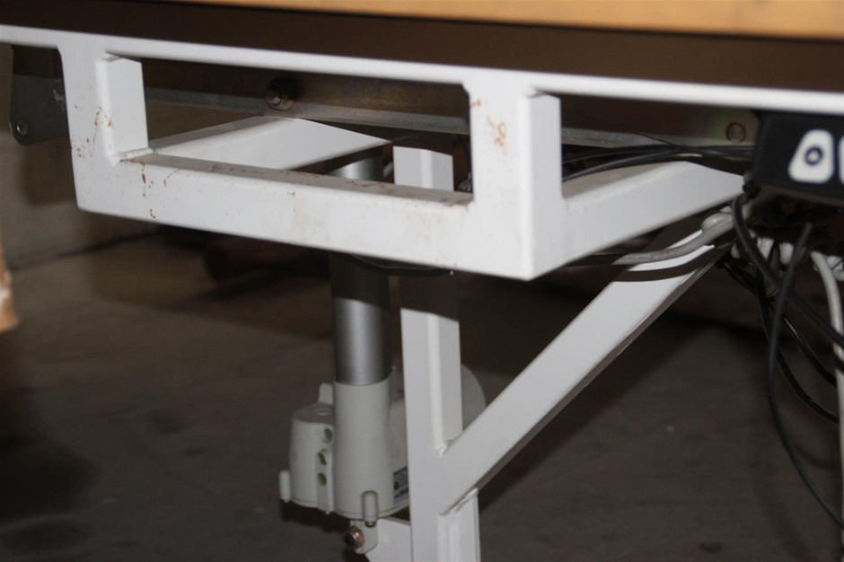 1966 Australia Silver Queen Elizabeth coin & 0.10 Xag silver bar x 4