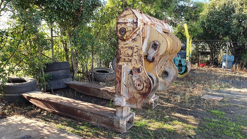 1.00ct Round Cut GRA Certified Moissanite 925 Sterling Silver Ring - Size 5