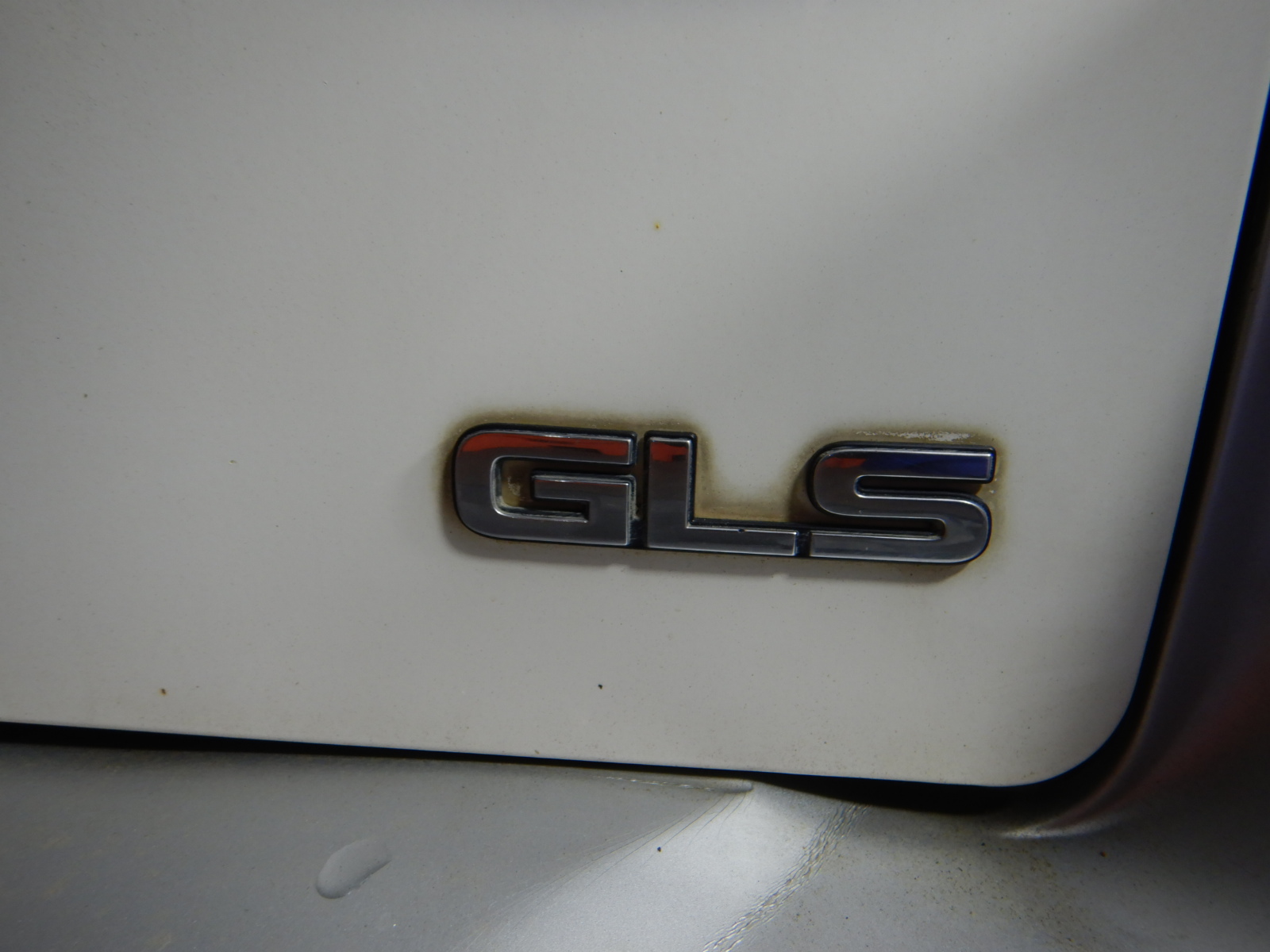 BRILLIANT BASICS Compact Digital Microwave - White