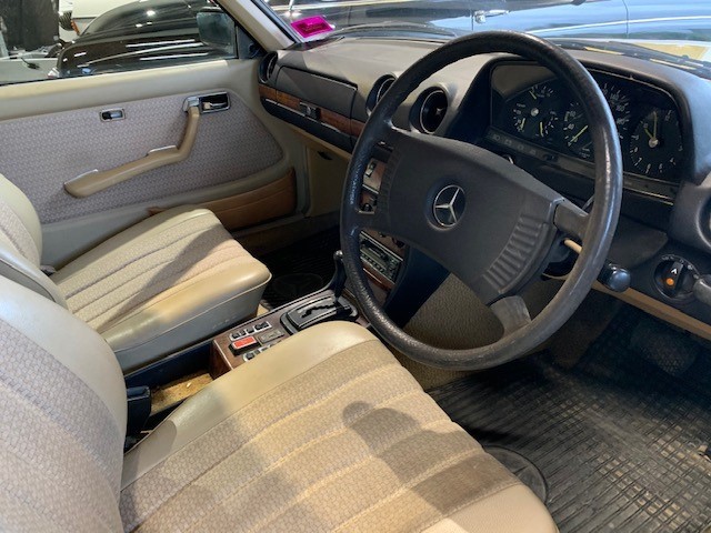 <p>2005 Hino U424 4 x 2 Pantech Truck</p>