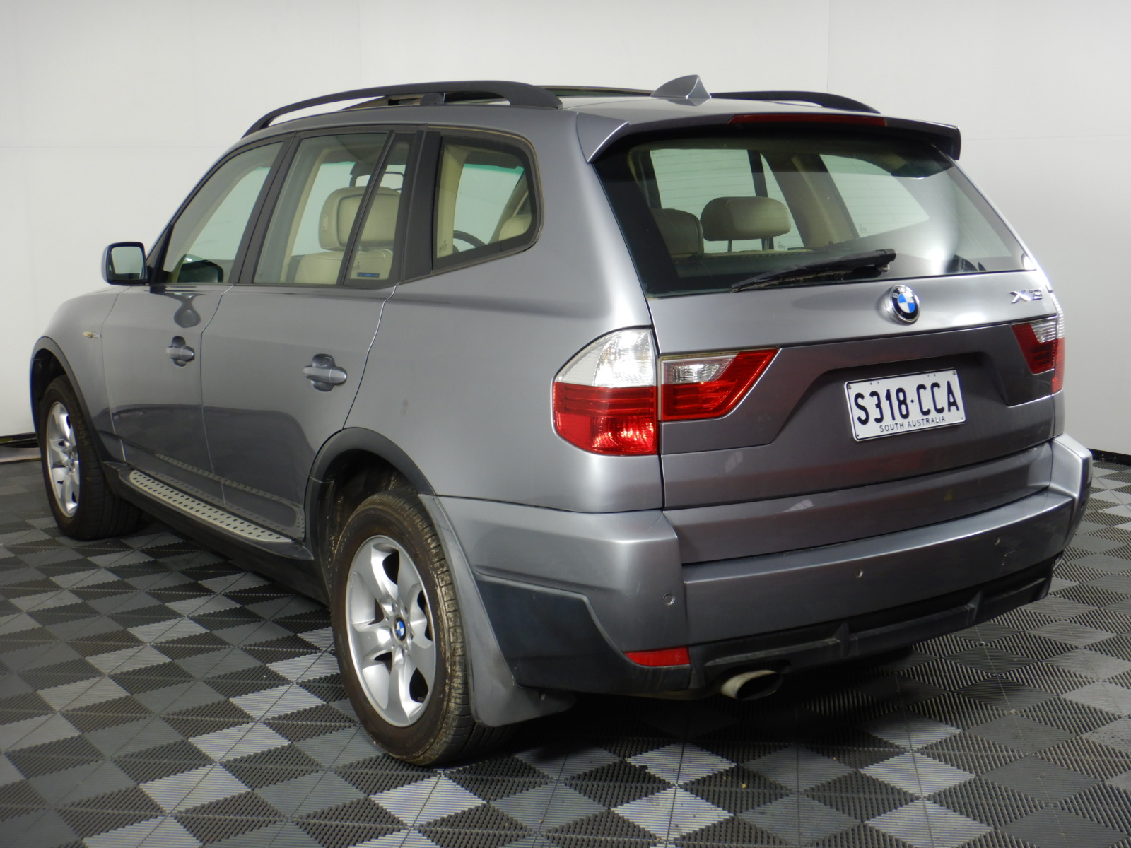 2 x VANISH Napisan OxiAction Fabric Stain Remover Powder, 2kg. NB: Damaged